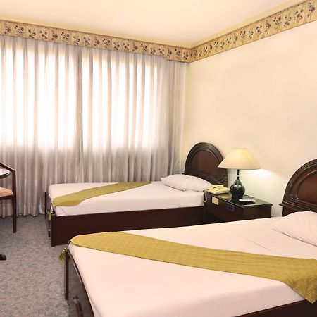Holiday Plaza Hotel Cebu Bagian luar foto