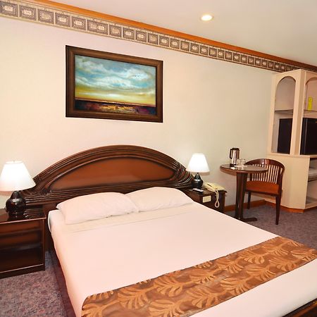 Holiday Plaza Hotel Cebu Bagian luar foto