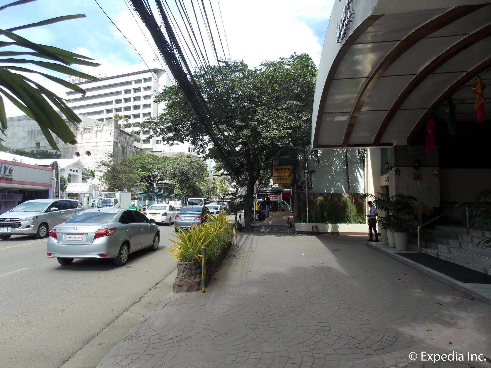 Holiday Plaza Hotel Cebu Bagian luar foto