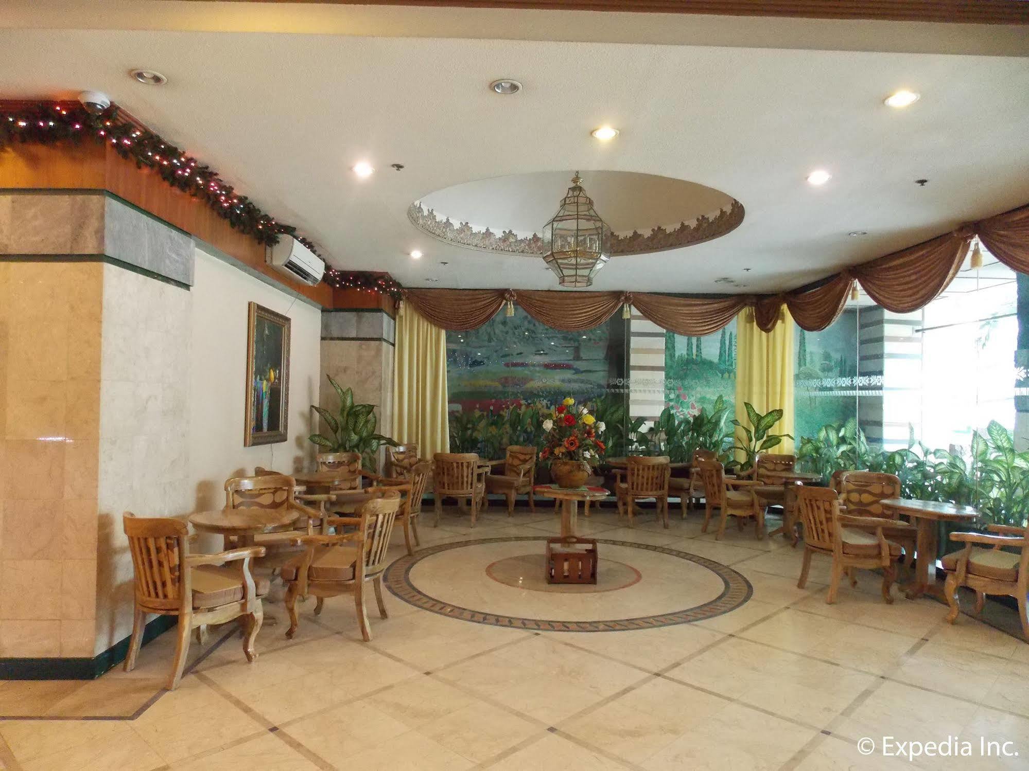 Holiday Plaza Hotel Cebu Bagian luar foto