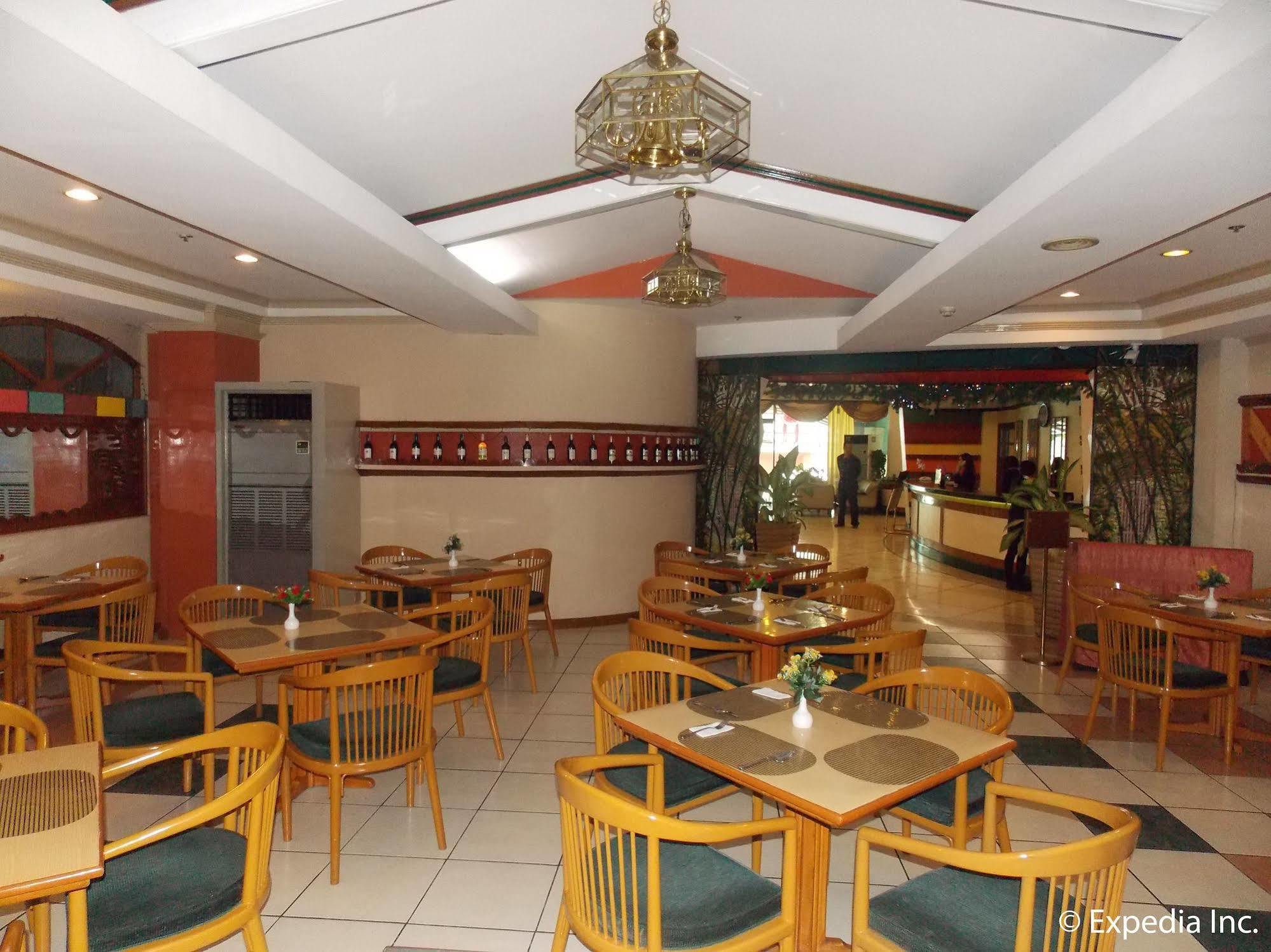 Holiday Plaza Hotel Cebu Bagian luar foto