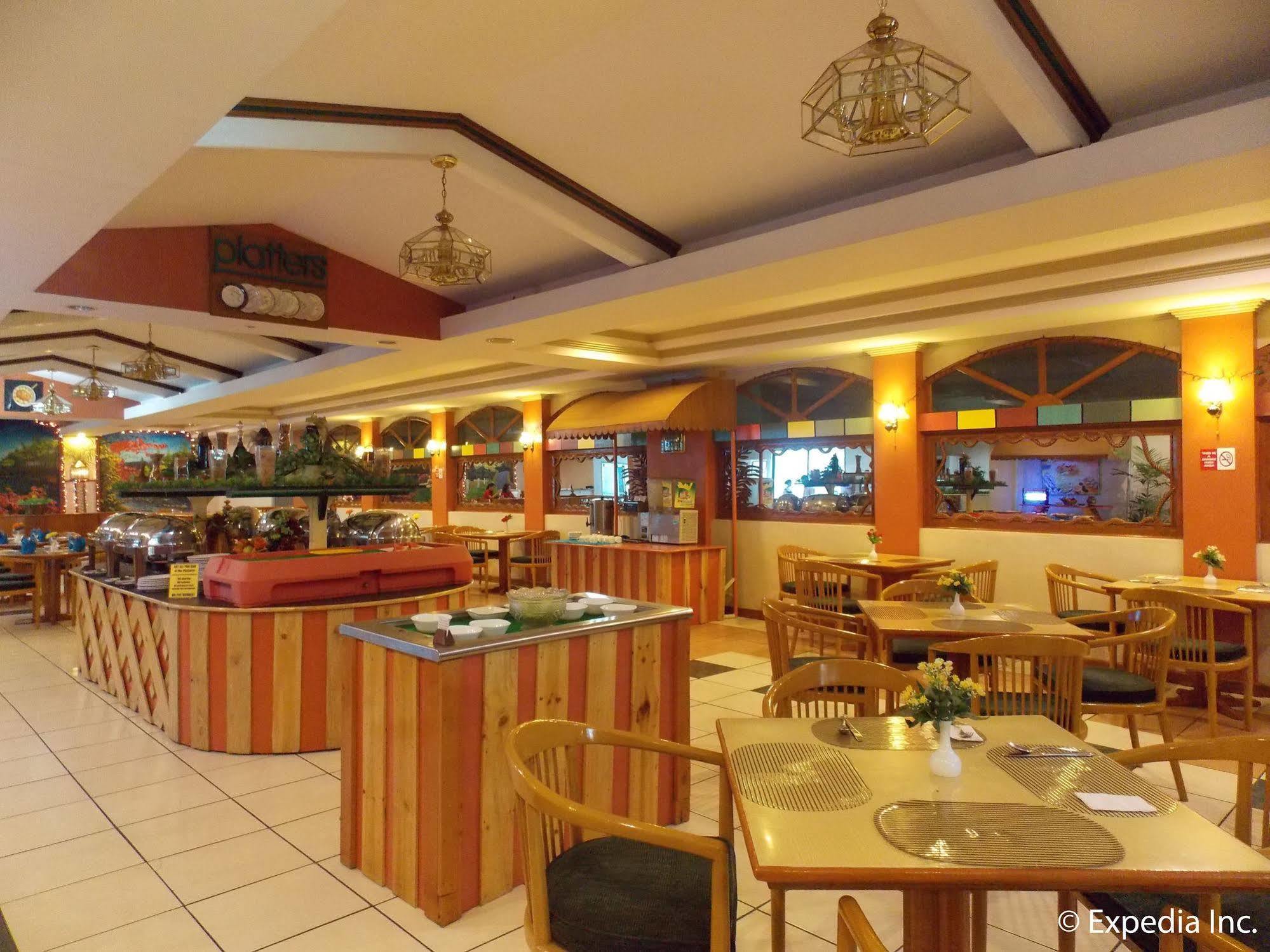 Holiday Plaza Hotel Cebu Bagian luar foto