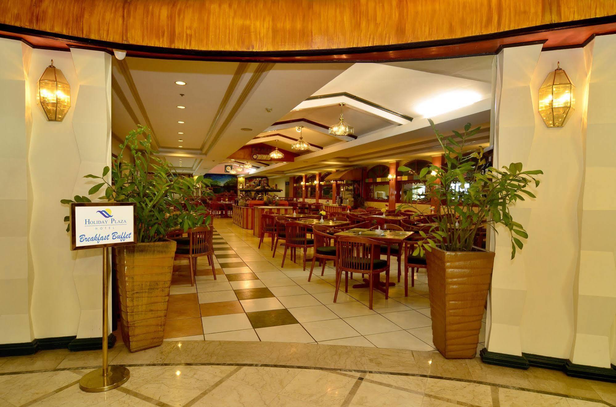 Holiday Plaza Hotel Cebu Bagian luar foto