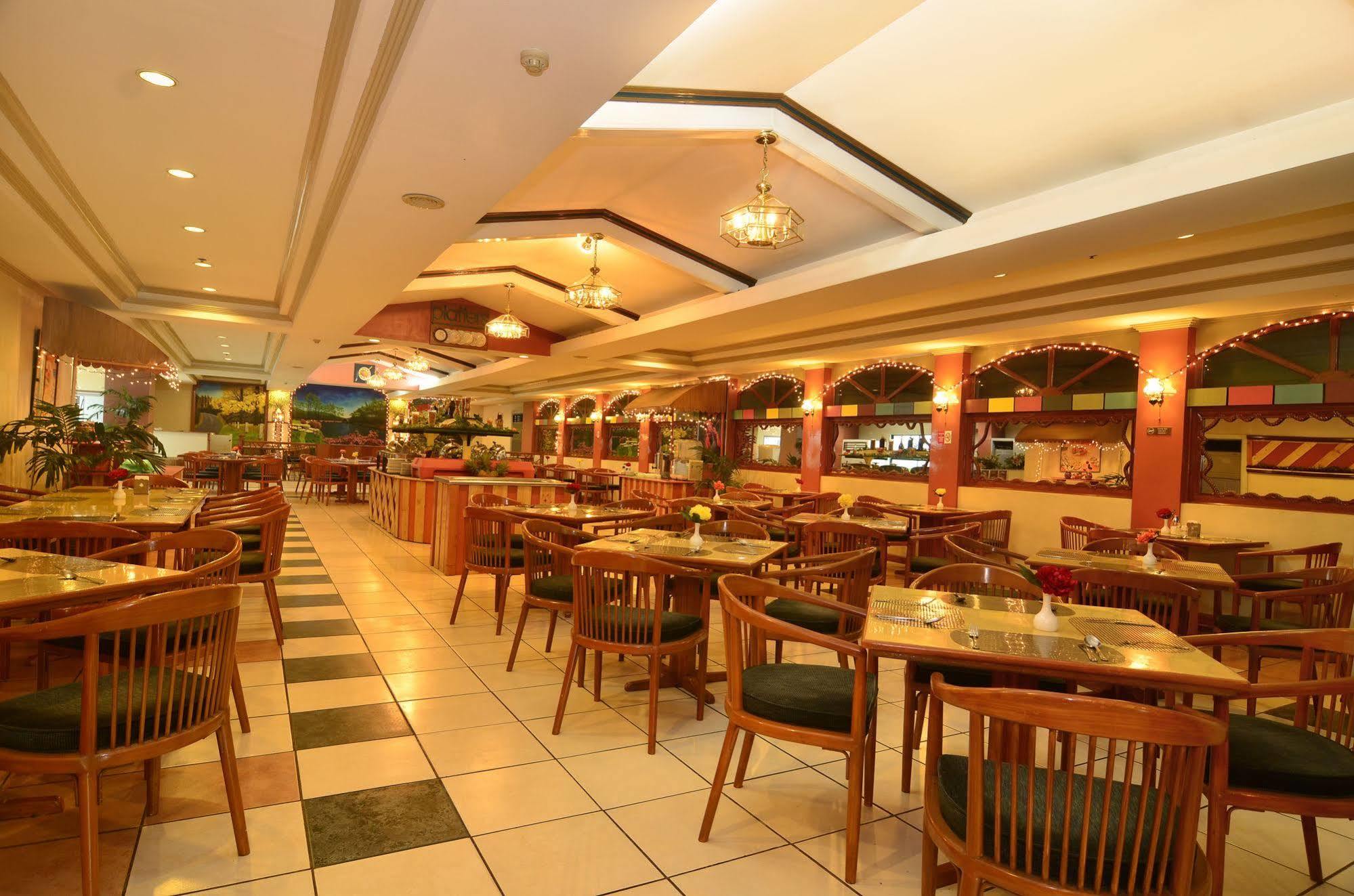 Holiday Plaza Hotel Cebu Bagian luar foto